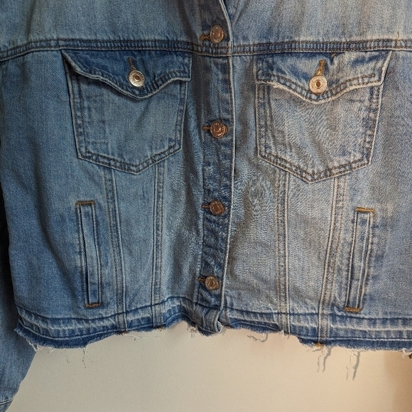 FOREVER 21 Light Wash Cropped Bohemian Raw Edges Jean Jacket Size Medium - Picture 8 of 12